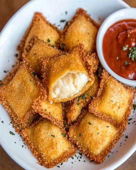 Fried Ravioli Recipe - Easy, Crispy Appetizer Perfect for Parties Crispy Ravioli Appetizer, Fried Ravioli Recipe Frozen, Fried Ravioli Recipe, Fried Ravioli, Ravioli Recipe, Cheese Ravioli, Party Appetizer, Cheese Fries, Appetizers For Party