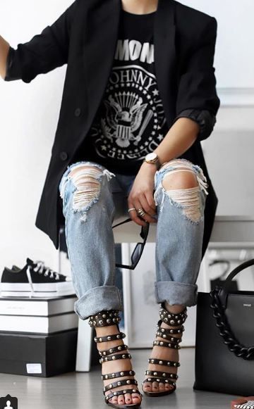 Pinner wrote: Rock 'n' Roll Style ★ #theversastyle Rocker Chic Style, Mode Rock, Chique Outfit, Rock N Roll Style, Outfit Night, Rock Outfit, Mode Boho, Rock Outfits, Princess Dresses