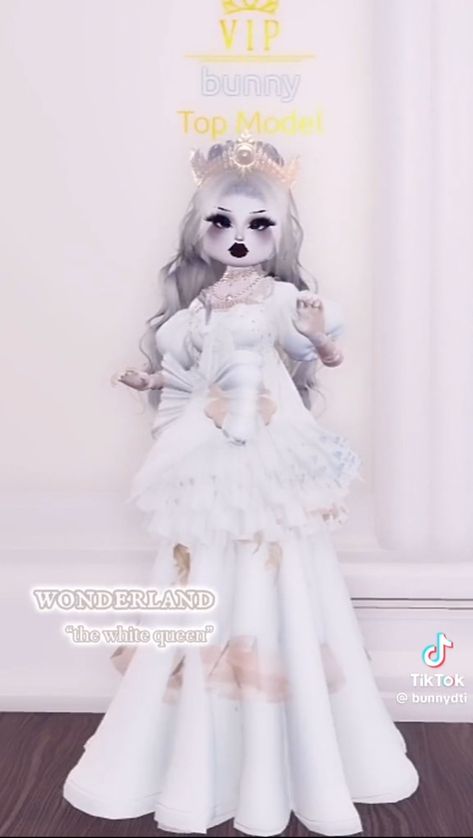 Alice In Wonderland Dress, Wonderland Dress, Crazy Day, Ghost Pictures, Dti Outfits, White Queen, Top Model, Alice In Wonderland, Day Dresses