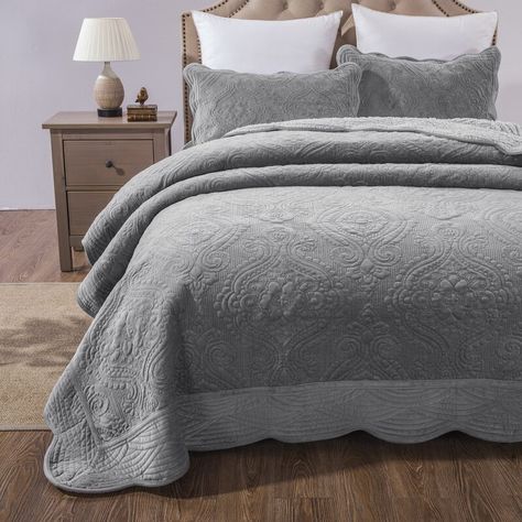 Charlton Home Luper Elegant Sherpa Micro Fleece Backside Coverlet Set | Wayfair King Quilt Bedding, King Quilt Sets, Queen Bedspread, King Size Bedding Sets, Low Bed, Single Quilt, Coverlet Bedding, Grey Quilt, Queen Size Quilt