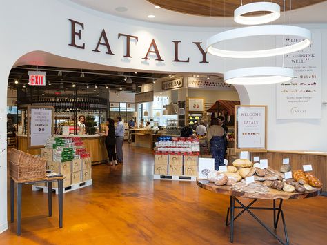 6 Things to Buy at the New Eataly #angelsfoodparadise Seattle In November, Nyc Places, Manhattan Times Square, Nyc Eats, Disney Bachelorette, Ny Restaurants, York Christmas, Palmer House, Italian Menu