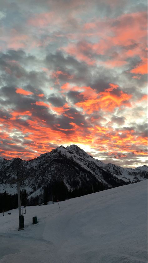 Snow Sunset Aesthetic, Nieve Aesthetic, Snowboarding Sunset, Skiing Sunset, Snowboard Aesthetic, Sunset Snow, Snow View, Snow Sunset, Snowboarding Aesthetic