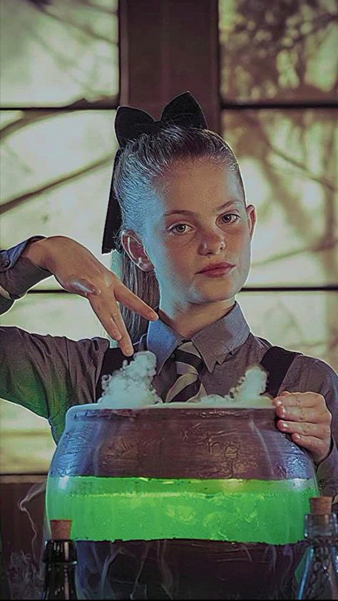 Jenny Richardson, Mildred Hubble, Witch Tv Series, Worst Witch, Lyanna Mormont, Bella Ramsey, Charmed Book Of Shadows, Witch Characters, Witch Diy