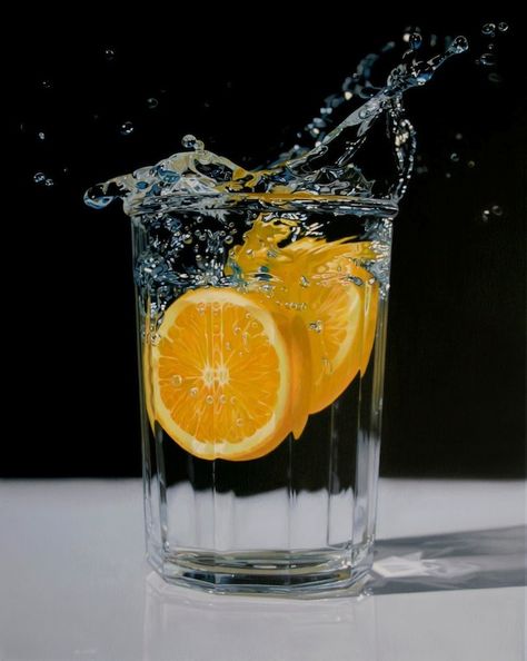 At first glance, these beautiful still life images seem like photographs. In reality, they are actually hyperrealistic paintings by artist Jason de Graaf. Maus Illustration, Hyperrealism Paintings, Hyperrealistic Art, Hyper Realistic Paintings, Realistic Oil Painting, Life Paintings, Glass Of Water, Realistic Paintings, Hyperrealism