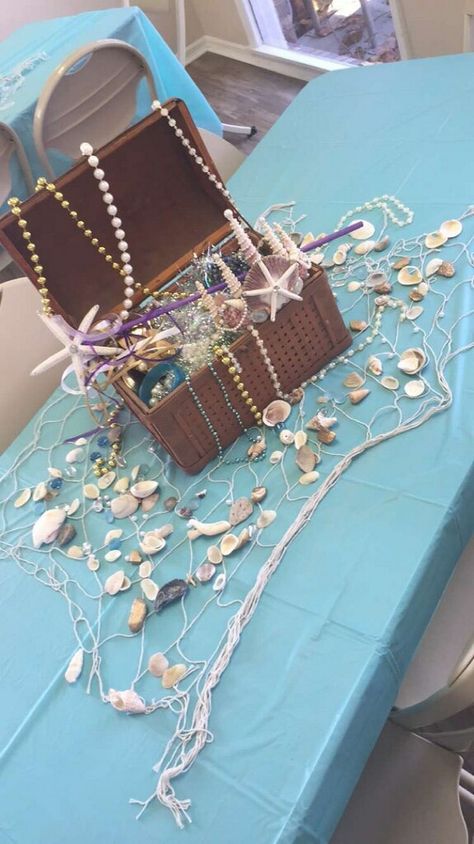 Mermaid baby shower. treasure chest centerpiece 4de Verjaardag, Diy Baby Shower Centerpieces, Ariel Birthday Party, Mermaid Birthday Party Decorations, Mermaid Theme Birthday Party, Ariel Birthday, Ocean Birthday, Sea Baby Shower, Ideas Baby Shower