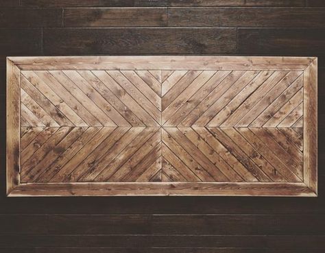 Table Chevron, Diy Esstisch, Walnut Mirror, Diy Table Top, Chevron Table, Diy Dining Table, Diy Dining, Into The Wood, Diy Holz