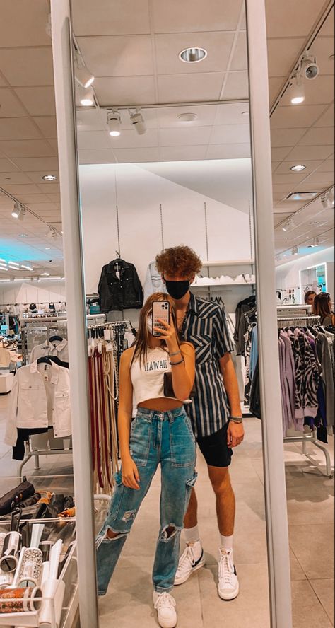 couple goals, couple poses, couple pics, couple pic inspo, couple pictures, boyfriend and girlfriend, mirror pic inspo, shopping, pic inspo 🦢💅🤍 Shopping Pictures, Teenage Couples, Mirror Photography, Instagram Couples, Bff Photoshoot Poses, Mirror Selfie Poses, Couple Selfies, Photography Posing Guide, Cute Relationship Photos