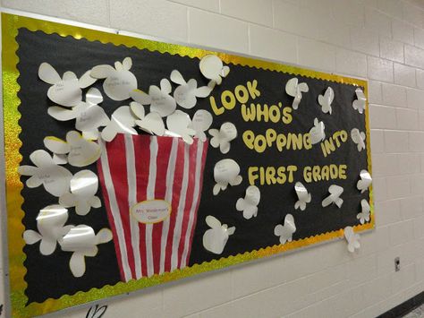 Back to School bulletin board ideas - Look who's popping into first grade Popcorn Theme, Door Bulletin Boards, Preschool Bulletin, Preschool Bulletin Boards, School Doors, Back To School Bulletin Boards, Bulletin Board Ideas, Classroom Bulletin Boards, School Bulletin Boards