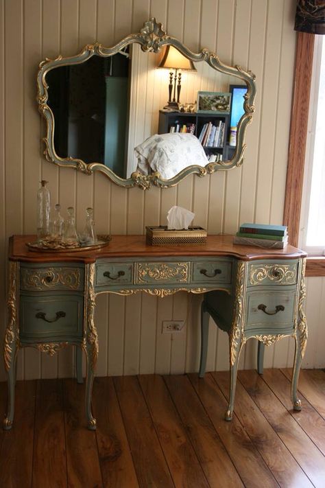 Cottagecore Dresser Furniture, Old Fashioned Furniture, Furniture Remodeling, Home Decor Wallpaper, Decoupage Furniture, Furniture Classic, Diy Furniture Renovation, Home Decoration Ideas, Decor Wallpaper