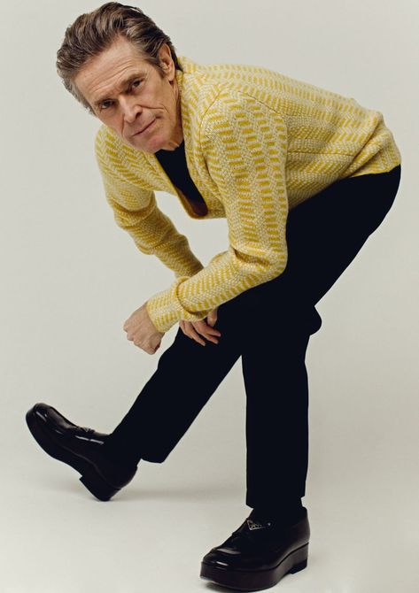 Photoshoot Celebrity Photo Shoots, William Dafoe, Modeling Photoshoot, Funny Poses, Willem Dafoe, Model Pose, Male Poses, Poses For Photos, Pose Reference Photo