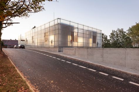 Gallery of Kindergarten Nová Ruda – Vratislavice nad Nisou / Petr Stolín Architekt - 13 Interactive Pavilion, Architect Student, Glass Building, Kindergarten Lesson Plans, Architect Design House, Glass Facades, Brick Building, Facade Architecture, Facade Design