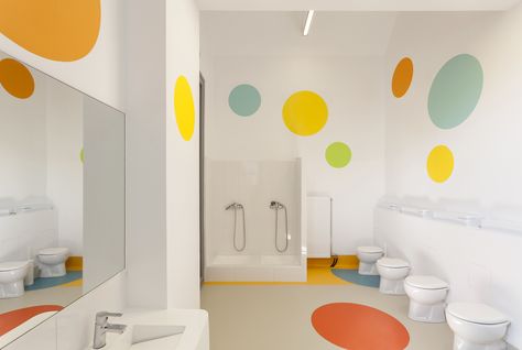 Image 7 of 16 from gallery of Public Nursery in Glyfada / KLab architecture. Photograph by Mariana Bisti Mural School, Kindergarten Architecture, Kids Play Centre, Daycare Rooms, Kindergarten Interior, Kids Toilet, School Building Design, Daycare Design, School Bathroom