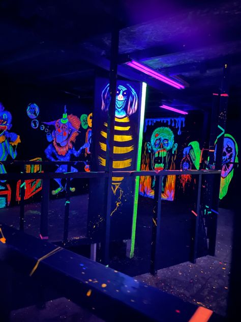 Neon Circus Aesthetic, Neon Clown Aesthetic, Neon Halloween Aesthetic, Neon Halloween Party, Neon Clown, Blacklight Halloween, Party City Halloween, Disco Halloween, Neon Carnival