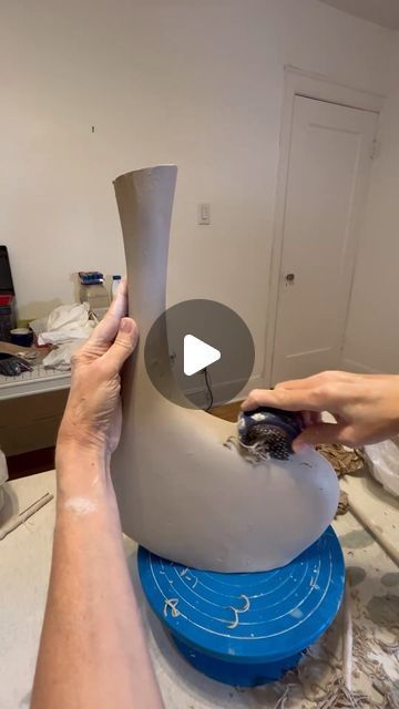 Ceramics Videos on Instagram: "Ceramic sculpture by @shayne.berlin.ceramics" Ceramics Easy Ideas, Ceramic Handbuilding Ideas, Sculpture Techniques Clay, Ceramics Sculpture Ideas, Ceramic Art Inspiration, Clay Art Projects Sculpture, Sculptural Pottery, Ceramic Sculpture Ideas, Ceramics Tutorials