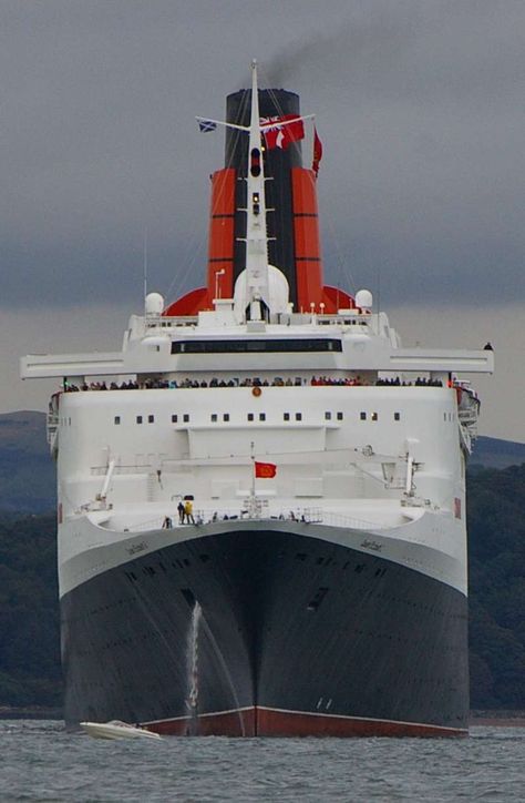 Royal Caribbean Ships By Size, Titanic Vs Modern Cruise Ship, American Cruise Lines, Queen Elizabeth 2, Holland America Line Cruise Ships, Rms Queen Elizabeth, Cunard Ships, Hms Queen Elizabeth Battleship, Elizabeth 2