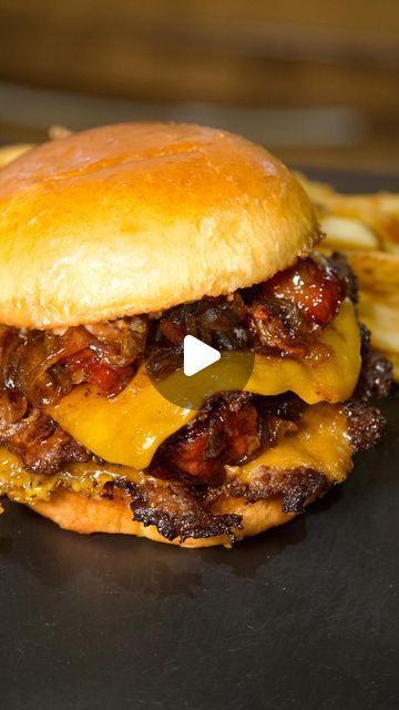 Bacon Jam Burger Recipes, Rib Burger, Jam Burger, Blackstone Ideas, Juicy Burger Recipe, Bacon Jam Burger, Burger Ingredients, Bacon Onion Jam, Pepper Bacon