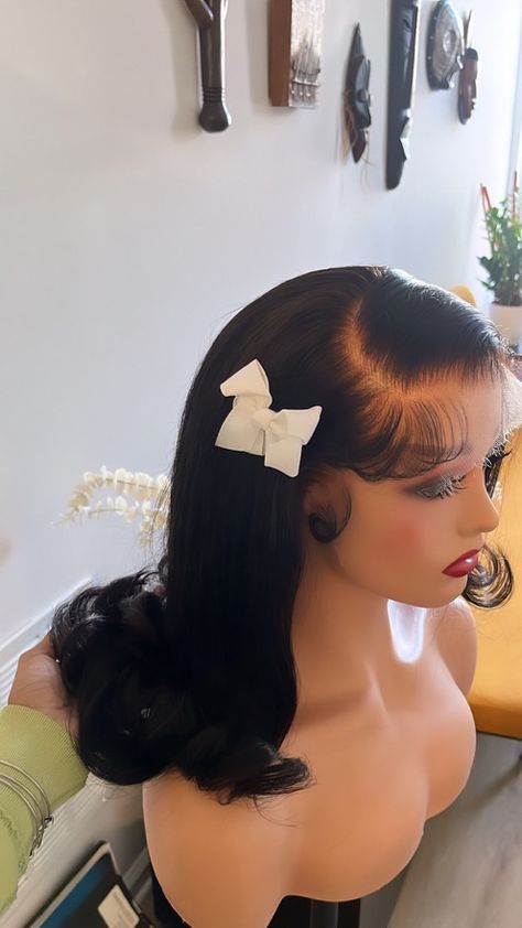 16 Inch Hairstyles, Short Hairstyle Women For Graduation, Blonde Bow Hairstyle, Cute Business Hairstyles, Baddie Wigs Hairstyles, Hair Bow Hairstyle Black Women, Side Part Bow Hairstyle, Bumped Hairstyles, Old Hairstyles Vintage