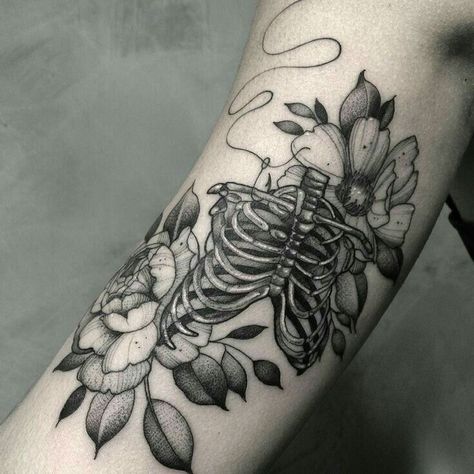 Tattoo Unique, Medical Tattoo, Mystical Tattoos, Ribcage Tattoo, Skeleton Tattoos, 3 Tattoo, Floral Tattoo Sleeve, Trendy Tattoo, Spooky Tattoos