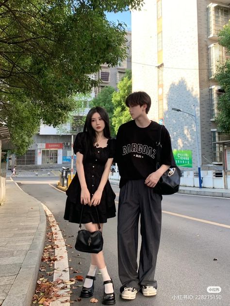 Couple Matchy Outfits, Matching Couple Outfits Korean, Asian Couple Aesthetic, Couple Twinning Outfits, Couple Outfits Korean, Korean Wedding Photography, Couple Matching Outfits, Boyfriend Outfit, Couple Fits