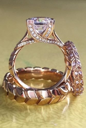 wedding ring sets vintage center round cut diamond Unique Wedding Rings For Women, Wedding Rings Ideas, Unique Engagement Rings Rose Gold, Unique Wedding Rings, Cheap Wedding Rings, Ring Inspo, Cool Wedding Rings, Engagement Ring Inspiration, Unique Bands