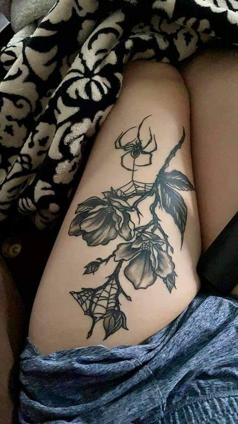 Roses And Spider Web Tattoo, Spider On Flower Tattoo, Dark Feminine Tattoos Leg Sleeve, Dark Feminine Tattoos Sleeves, Dark Feminine Tattoos Ideas, Spider Flower Tattoo, Spooky Flower Tattoo, Simple Gothic Tattoos, Dark Flower Tattoo