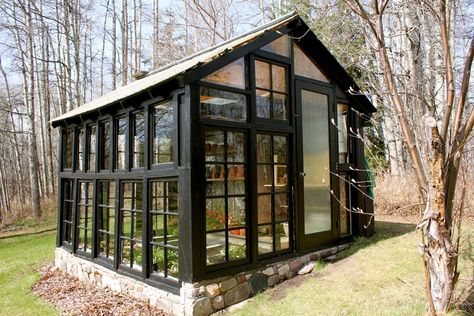 greenhouse made from old windows - Google Search Greenhouse Made From Old Windows, Window Greenhouse, Cheap Greenhouse, Lean To Greenhouse, Casa Loft, Greenhouse Shed, Build A Greenhouse, Indoor Greenhouse, Home Greenhouse