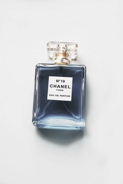 Winter Blues… Aura Azul, Parfum Chanel, Navy Girl, Blue Perfume, Blue Aura, Chanel Perfume, Feeling Blue, Winter Blues, Green Aesthetic