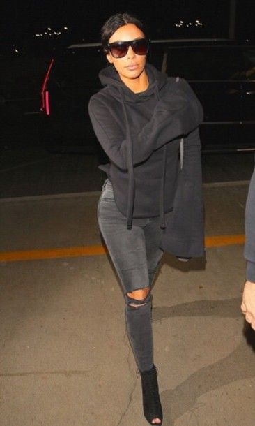 Jacket: black, denim, paparazzi, kim kardashian, sweatshirt, style, sunglasses, high heels, black heels, jeans, outfit, pink dress, sweater, coat, shoes - Wheretoget Estilo Jenner, Estilo Kardashian, Pastel Outfit, Kim Kardashian Style, Winter Mode, Chic Shoes, Mode Casual, Foto Poses, Jenner Style