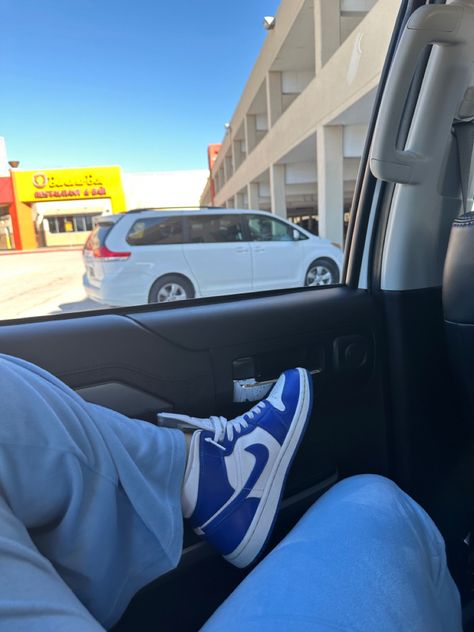 Jordan 1 Kentucky Blue, Jordan Azul, Jordan 1 Mid Kentucky Blue, Kylie Makeup, Air Jordan 1 Mid, Jordan 1 Mid, Vans Old Skool, Old Skool, Vans Old Skool Sneaker