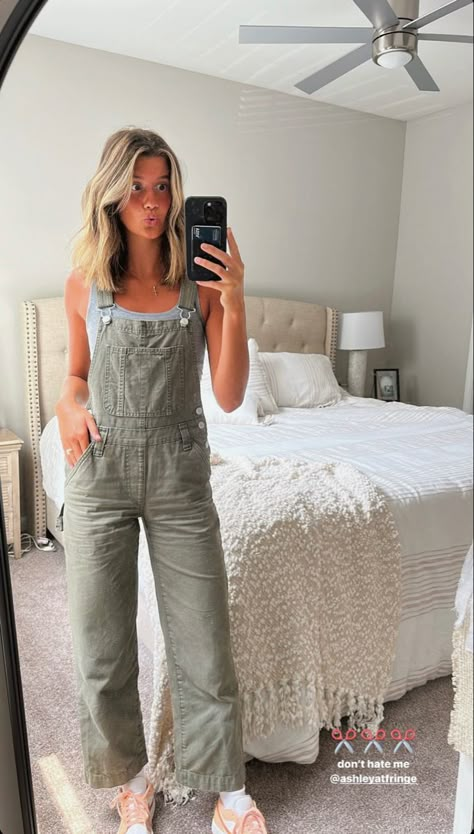 Cute Pe Teacher Outfits, How To Style Tevas, Fall Outfits Overalls, Salon Outfit Ideas, Casual Graduation Outfit, Mothers Day Outfit, Cute Modest Outfits, School Fits, Cute Fall Outfits