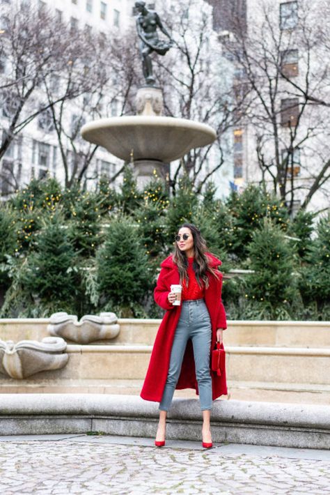 Wendy's Lookbook | Perfect Reds for the Holidays and Beyond! Red Coat Outfit, Wendy Nguyen, Paris Outfits, Elegante Casual, Camel Coat, Red Coat, Mein Style, Coat Outfits, Red Outfit