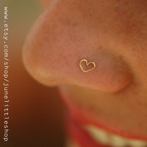 Nose Ring Ideas Stud, Cute Nose Piercing Stud, Nose Studs Piercing, Nose Piercing Inspo Stud, Cute Nose Rings Studs, Nose Peicerings, Cute Piercings Nose, Nostril Piercing Stud, Simple Nose Piercing