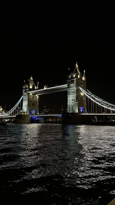 City Of London Aesthetic, England Night Aesthetic, Taste Film London, Late Night London Aesthetic, London Business Aesthetic, Uk Night Aesthetic, Central London At Night, Central London Aesthetic, London Dark Aesthetic