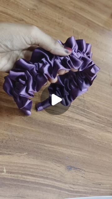 Hairband Making Ideas, Satin Bow Diy, Hairband Diy, Diy Headband, Diy Hair Bows, Diy Hair, Diy Hairstyles, Hair Band, Fashion Boutique