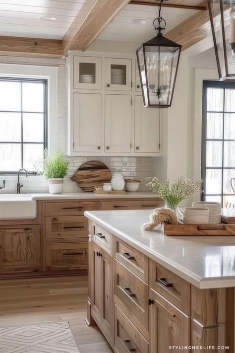 Farmhouse Kitchen Color Scheme Ideas, Traditional Kitchen With Island, Modern Farmhouse Kitchens Cabinets, New House Color Scheme, Lake House Kitchens, Traditional Farmhouse Interior Design, Kitchen Inspo Aesthetic, Kitchen With Beams, Kitchen Design Traditional