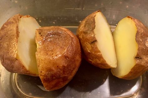 The 2 Best Ways to Reheat a Baked Potato Without Drying It Out Reheat Baked Potato, Over Baked Potatoes, Italian Panettone, Potato Face, Hasselback Potatoes, Food Donation, Food Swap, Air Fryer Dinner Recipes, Holiday Snacks