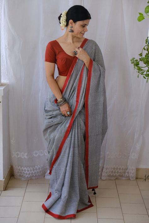 Handloom cotton sarees Handloom Saree Cotton, Kalamkari Blouse, Maroon Colour, Saree Cotton, Womens Trendy Dresses, Simple Sarees, Indian Fashion Saree, Casual Saree, Bridal Dress Design