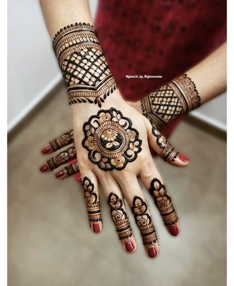 Presenting you 150+ Simple Mehendi Designs these easy mehendi designs are very simple and will be perfect for intimate weddings. #shaadisaga #indianwedding #simplemehendidesign #simplemehendidesignforbeginners #simplemehendidesigneasy #simplemehendidesignhands #simplemehendidesignforhandsuniqueandbeautiful #simplemehendidesignvery #simplemehendidesignforhandsback #simplemehendidesignpalms #simplemehendidesignforfeet #simplemehendidesignfront #simplemehendidesignforfingers #mehendi Mehendi Designs For Bride, Easy Mehendi Designs, Easy Mehendi, Mehendi Simple, Simple Mehendi, Simple Mehendi Designs, Unique Mehndi, Latest Bridal Mehndi Designs, Unique Mehndi Designs