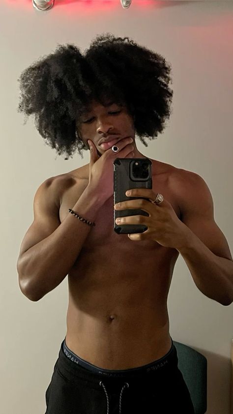 Mean Looking Men, Afro Men Aesthetic, Mens Afro Hairstyles, Hot Black Guys With Curly Hair, 4c Hairstyles Men, Afro Guy, Fine Dark Skin Men, Male Afro, Big Afro