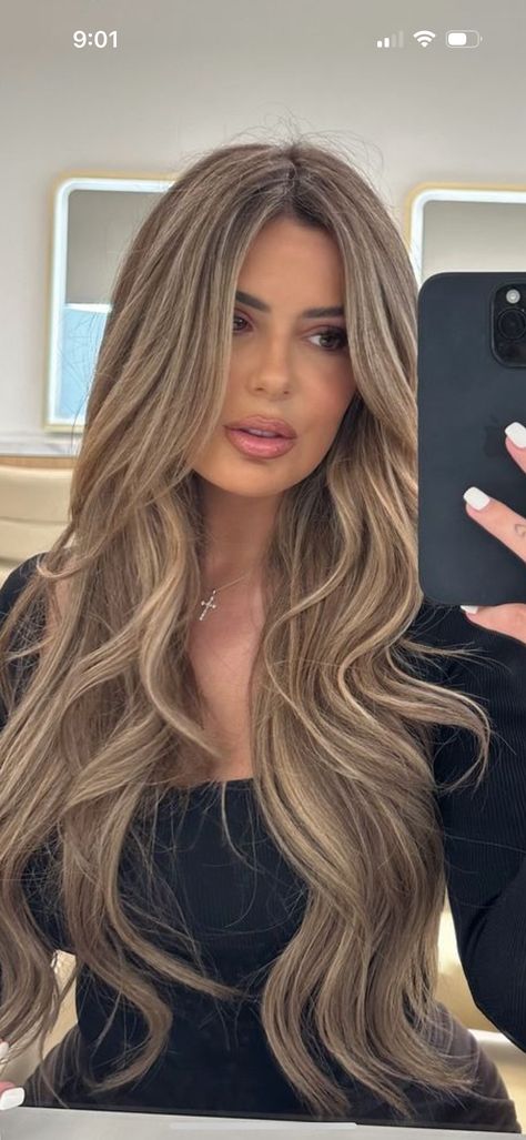 Platinum Blonde Tan Skin, Highlights On Level 7 Hair, Hair Color For Light Neutral Skin Tone, Black Eyes Blonde Hair, Vanilla Champagne Hair Color, Dark Hair Vs Light Hair, White Skin Hair Color Ideas, Brown Balayage Brunettes, Honeycomb Blonde Hair