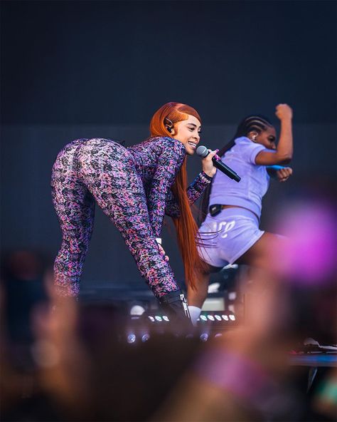 Ice Spice Bending Over Pose, Gyat Icespice, Ice Spice Hot Pic, Gibby Aesthetic, Ice Spice Pose, Ice Spice Twerking In The Club, Ice Spice Instagram, Ice Spice Thick, Thick White Baddie