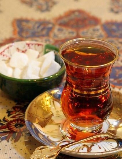 Chai | Community Post: 20 Persian Foods To Blow Your Taste Buds Away - No Persian meal is complete without Iran’s golden tea and a few sugar cubes. Arabisk Mat, Kurdish Food, Persian Tea, Iranian Cuisine, Golden Tea, Persian Cuisine, Iranian Food, Turkish Tea, Eastern Cuisine