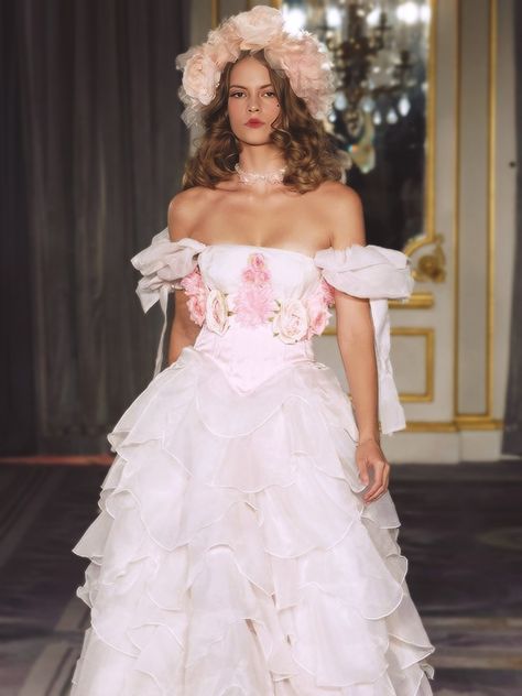 Selkie ss 2024 Selkie Spring 2024, Pastel Royal Aesthetic, Met Gala 2024 Dresses, Selkie Runway, Met Gala 2024, Bridgerton Hair, Room Decor Winter, Outfit Stockholm, Sleeping Beauty Dress