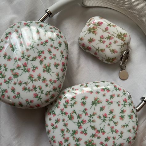 Trendy Airpod Cases, Wildflower Airpod Case, Red Airpods Max Aesthetic, Apple Airpod Max Aesthetic, Cute Airpods, Airpods Max Case, Airpod Max Case, Headphone Decoration, Apple Headphone