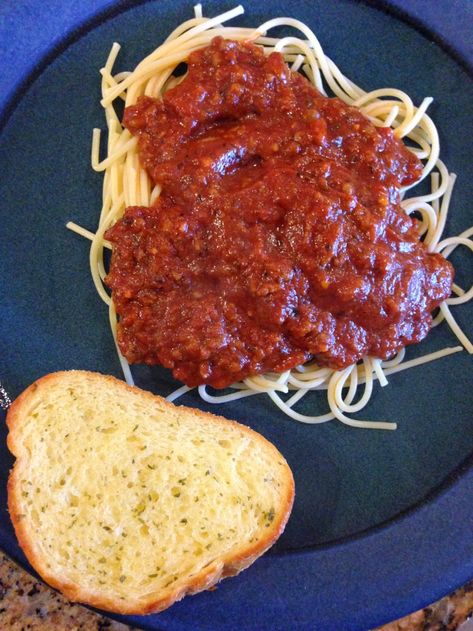 AMISH READER: Genuine Italian Grandma's Spaghetti Meat Sauce Homemade Italian Spaghetti Sauce, Italian Sauce Recipes, Italian Spaghetti Sauce, Homemade Spaghetti Sauce Easy, Best Spaghetti Sauce, Homemade Spaghetti Sauce Recipe, Spaghetti Recipes Easy, Amish Books, Spaghetti Meat Sauce