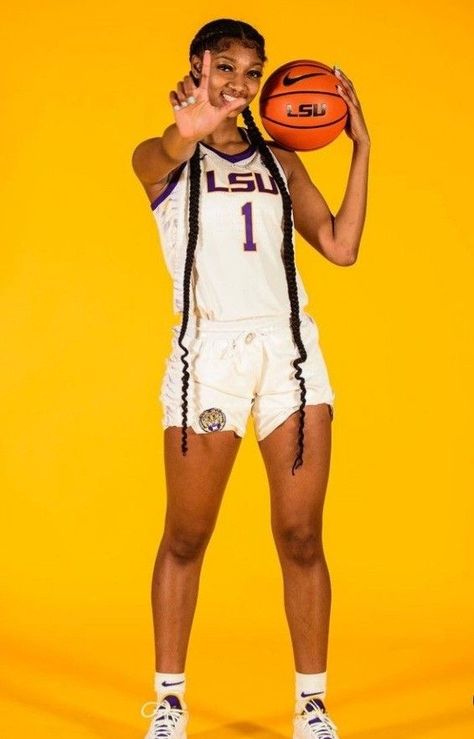 Angle Reese Basketball Lsu, Angle Reese Basketball, Lsu Basketball Women, Basketball Photoshoot Women, Women’s Basketball Media Day Poses, Media Day Basketball Women, Media Day Poses Basketball Women, Basketball Pictures Poses Individual, Basketball Media Day Poses Women