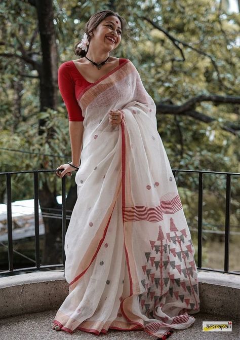 Saree Look Bengali, Bangoli Saree Traditional Look, Traditional Bengali Saree Look, Bengali Girl Saree, Bengali Saree Photoshoot, Bengali Saree Traditional, Amrapali Sarees, Puja Outfits, Bengali Saree Look