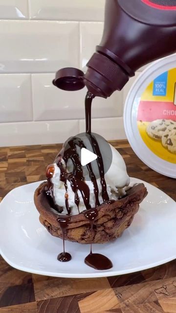 Bake Cook Eat Enjoy on Instagram: "Repost @kyleistook 
Follow @kyleistook for more delicious recipes!

Ultimate ice cream sandwich hacks!🍨🍪🍦🍫

#satisfying #foodhacks #dessertideas #lifehacks #chocolatechipcookies #cookies #cookiecups #icecream #chocolatedrizzle #dessert #homemade #sogood #sweettooth #sweattreats #chocolate #chocolatelover #easyrecipe #freshbaked #chocolatechips #whippedcream #sundae #icecreamsundae #cookiecupsundae" Sandwich Hacks, Cookie Bowls, Dessert Homemade, Edible Cookies, Cream Sandwich, Ice Cream Cookies, Ice Cream Sandwich, Ice Cream Recipes, Dessert Bars