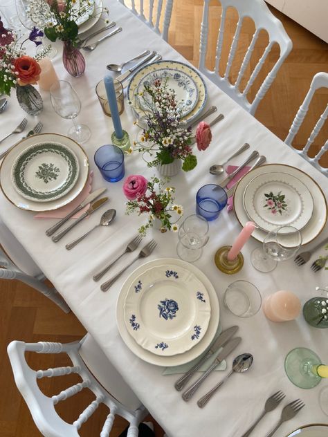 Mismatched Table Setting, Lunch Table Settings, 21 Dinner, Dinner Party Table Settings, Vintage Table Setting, Colorful Table Setting, Diner Party, Diner Table, 21 Diner