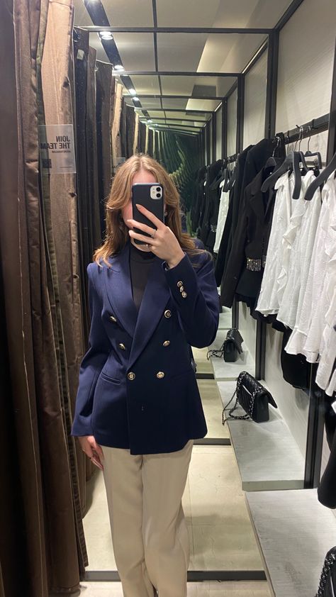 Elegant University Outfits, Outfit Bleu Marine, Navy Blue Blazer Outfit Women, Navy Blazer Outfit Women, Navy Blue Blazer Outfit, Semi Formal Mujer, Blue Blazer Outfit, Ropa Semi Formal, Coat Outfit Casual